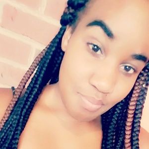 Meet your Posher, Destinee