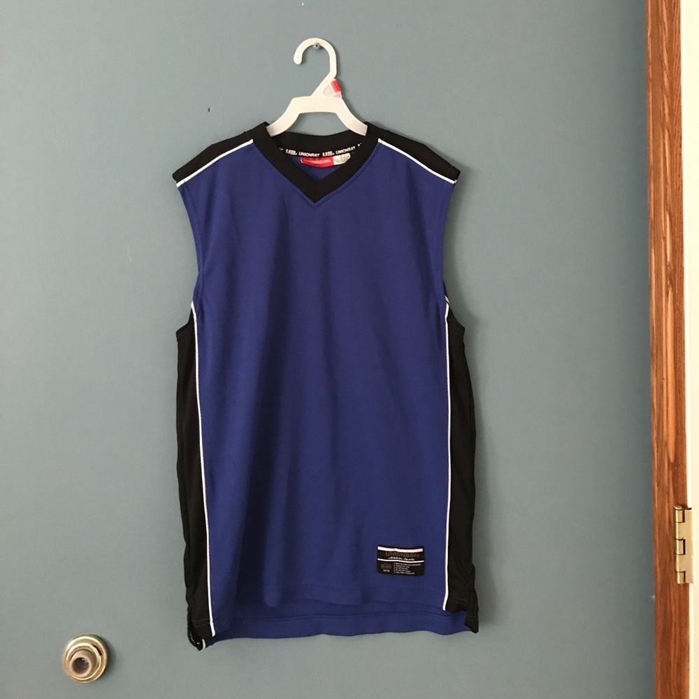 Id#64 Athletic sleeveless shirt