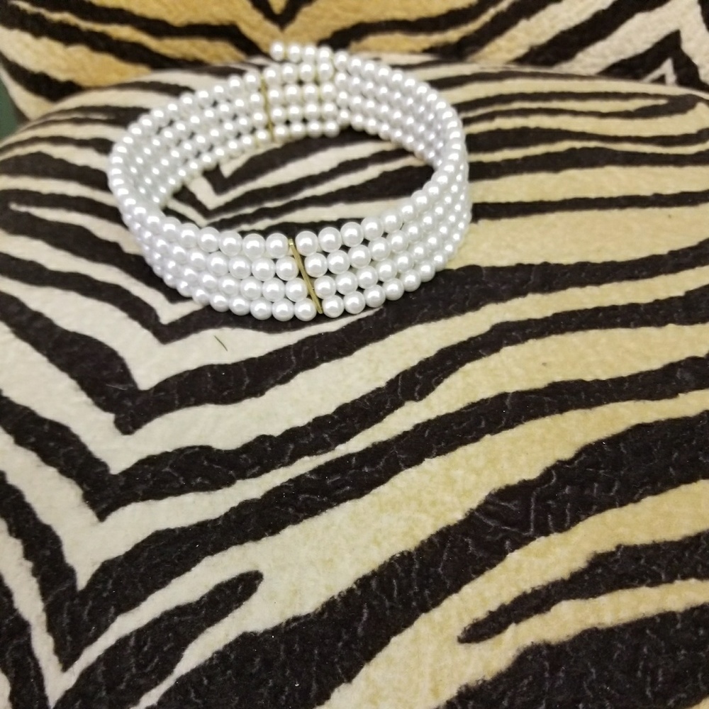 FAUX PEARL CHOKER
