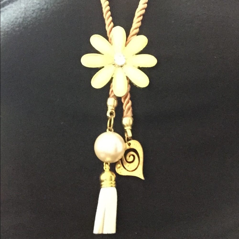 Handmade flower pendant necklace