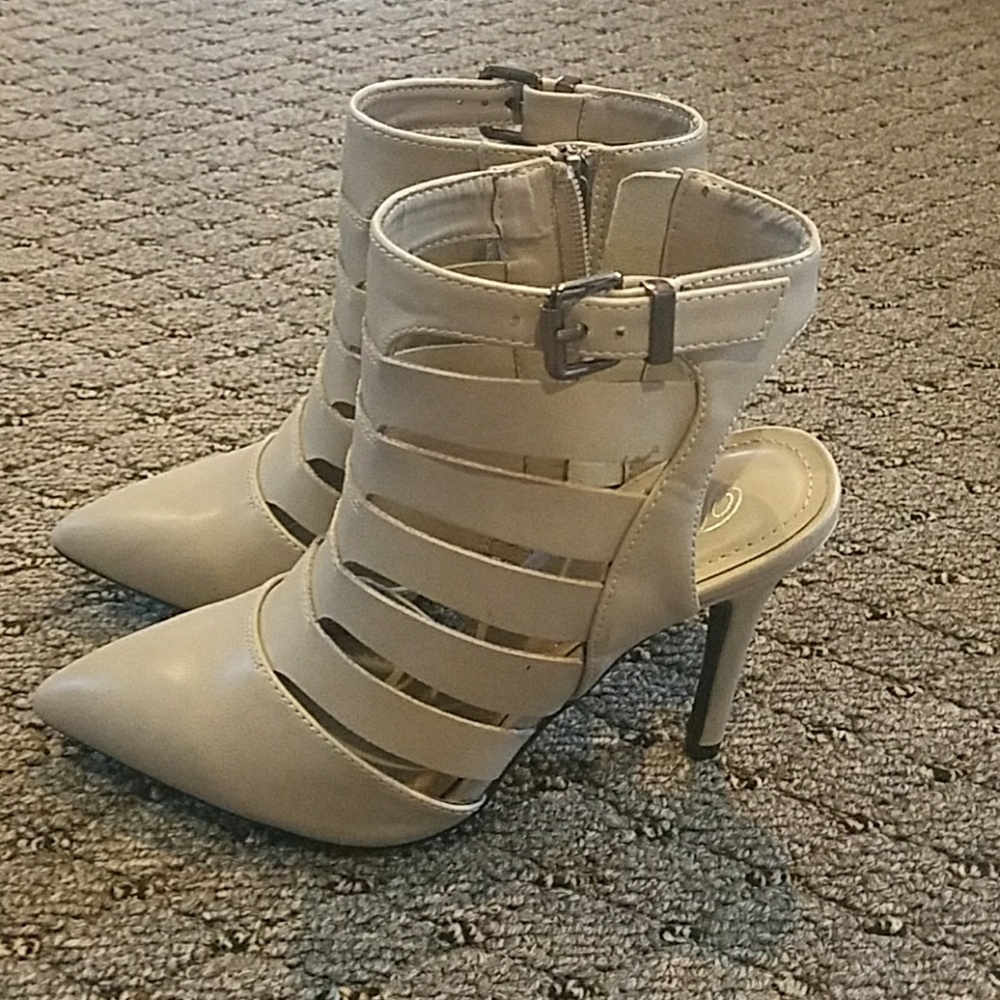 Grey pointy toe heels