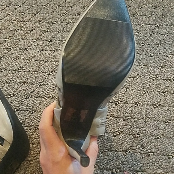 Grey pointy toe heels - Picture 3 of 4