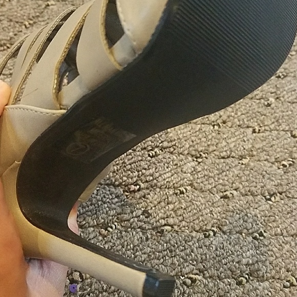 Grey pointy toe heels - Picture 4 of 4