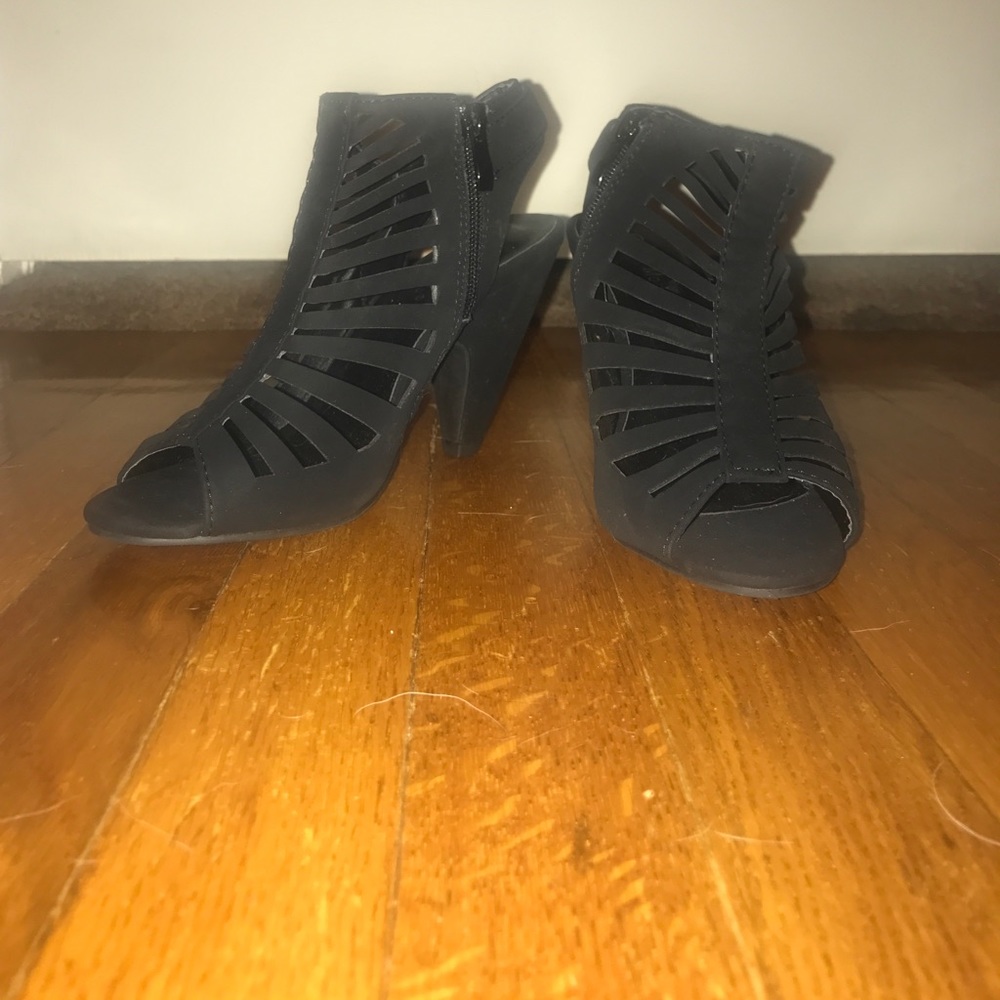 Woman's cut out buckle slink back high heel sandal