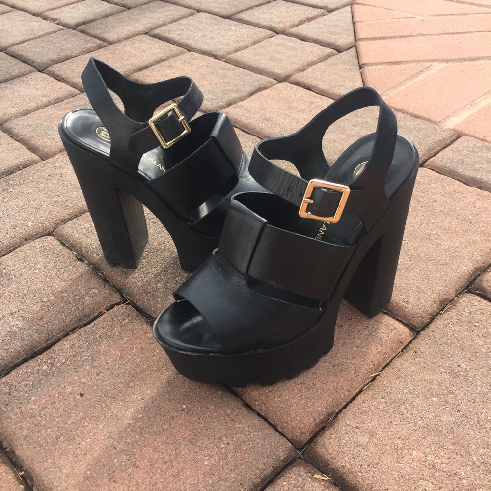 RIVER ISLAND Black Platform Heels