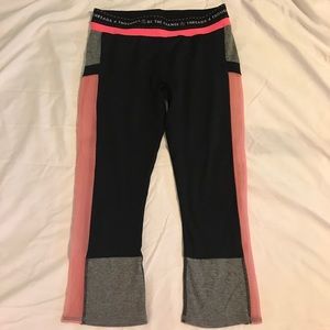 Threads 4 Thought capri leggings