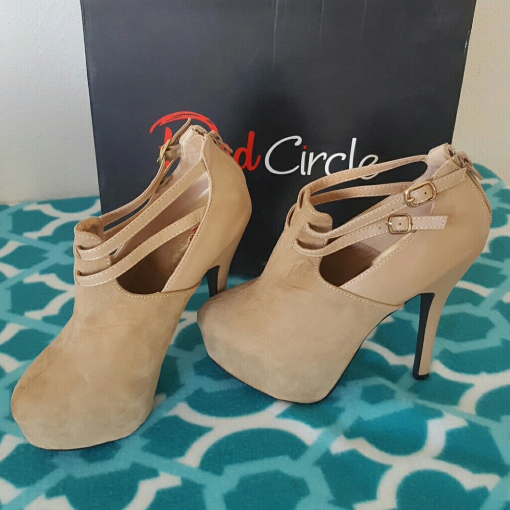 Platform/Heel - Picture 2 of 5