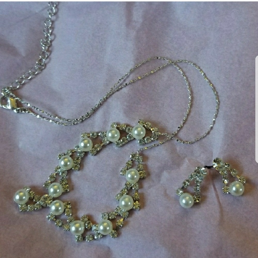 Earrings and necklace set