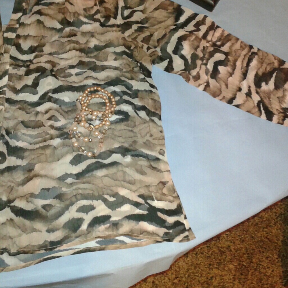 Jennifer Lopez Blouse - Picture 5 of 7