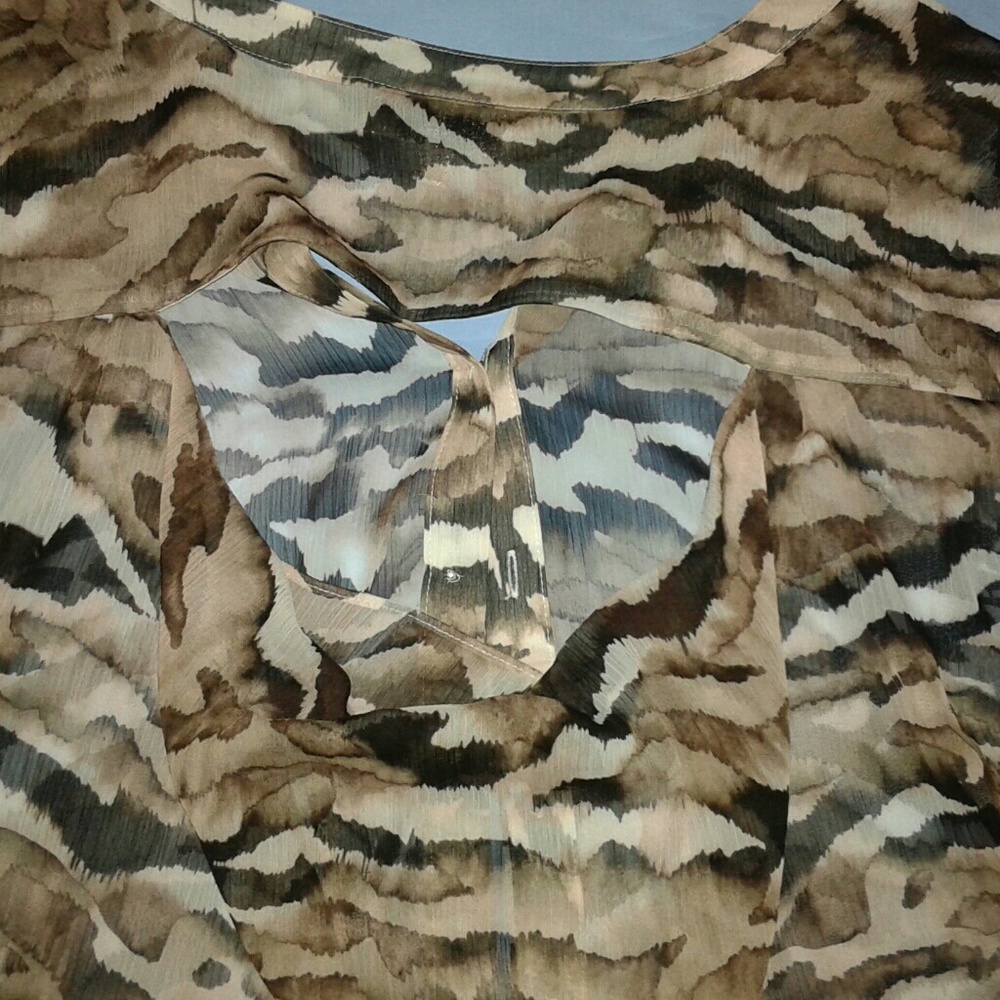Jennifer Lopez Blouse - Picture 6 of 7