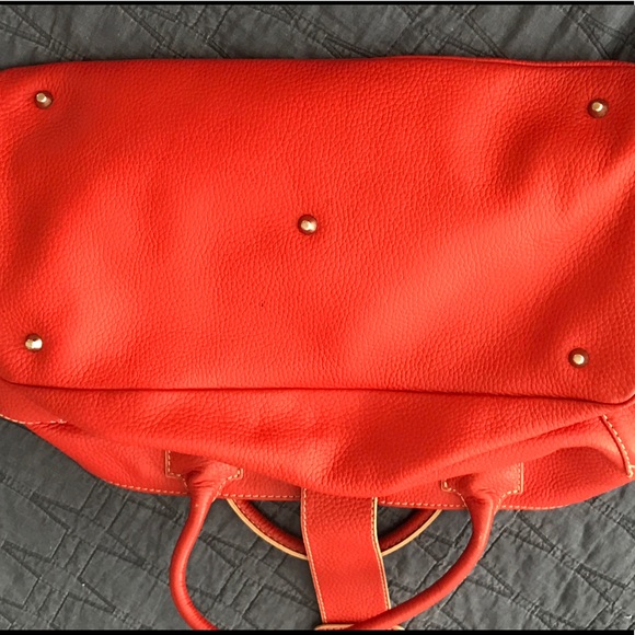 Dark coral textured leather hand bag - Picture 4 of 5