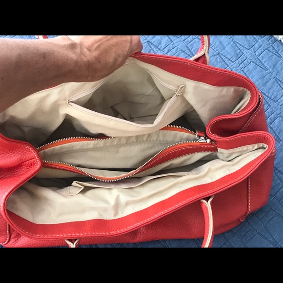 Dark coral textured leather hand bag - Picture 5 of 5