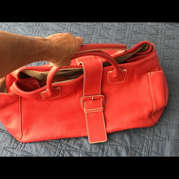 Dark coral textured leather hand bag - Picture 2 of 5