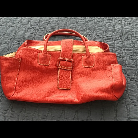 Dark coral textured leather hand bag - Picture 3 of 5