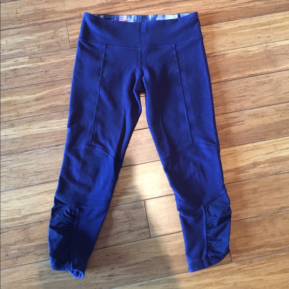 Lululemon purple cropped pants