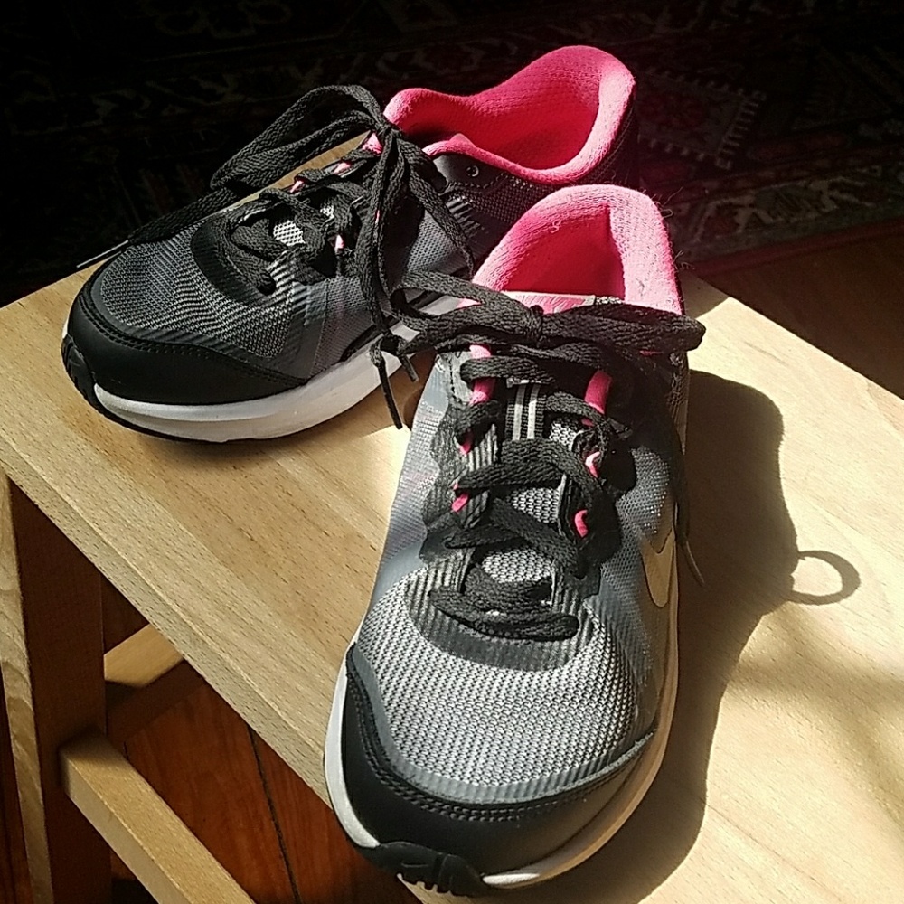 Girls Nike fusion x size 1.5
