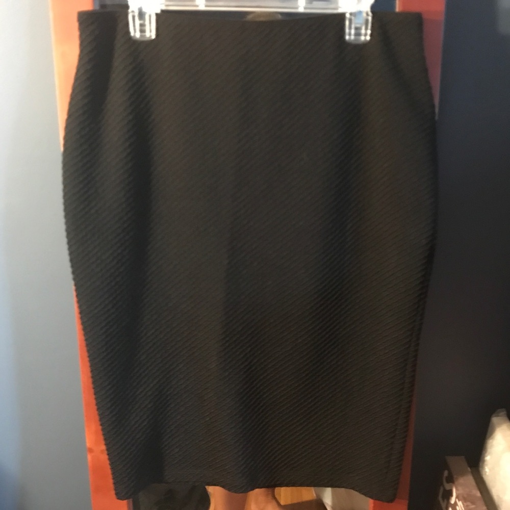 Textured, classic pencil skirt