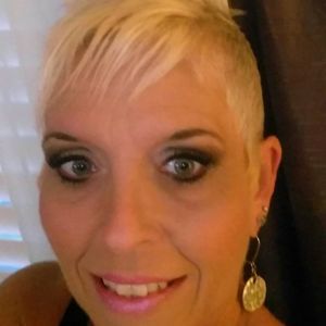 Meet your Posher, Leslie