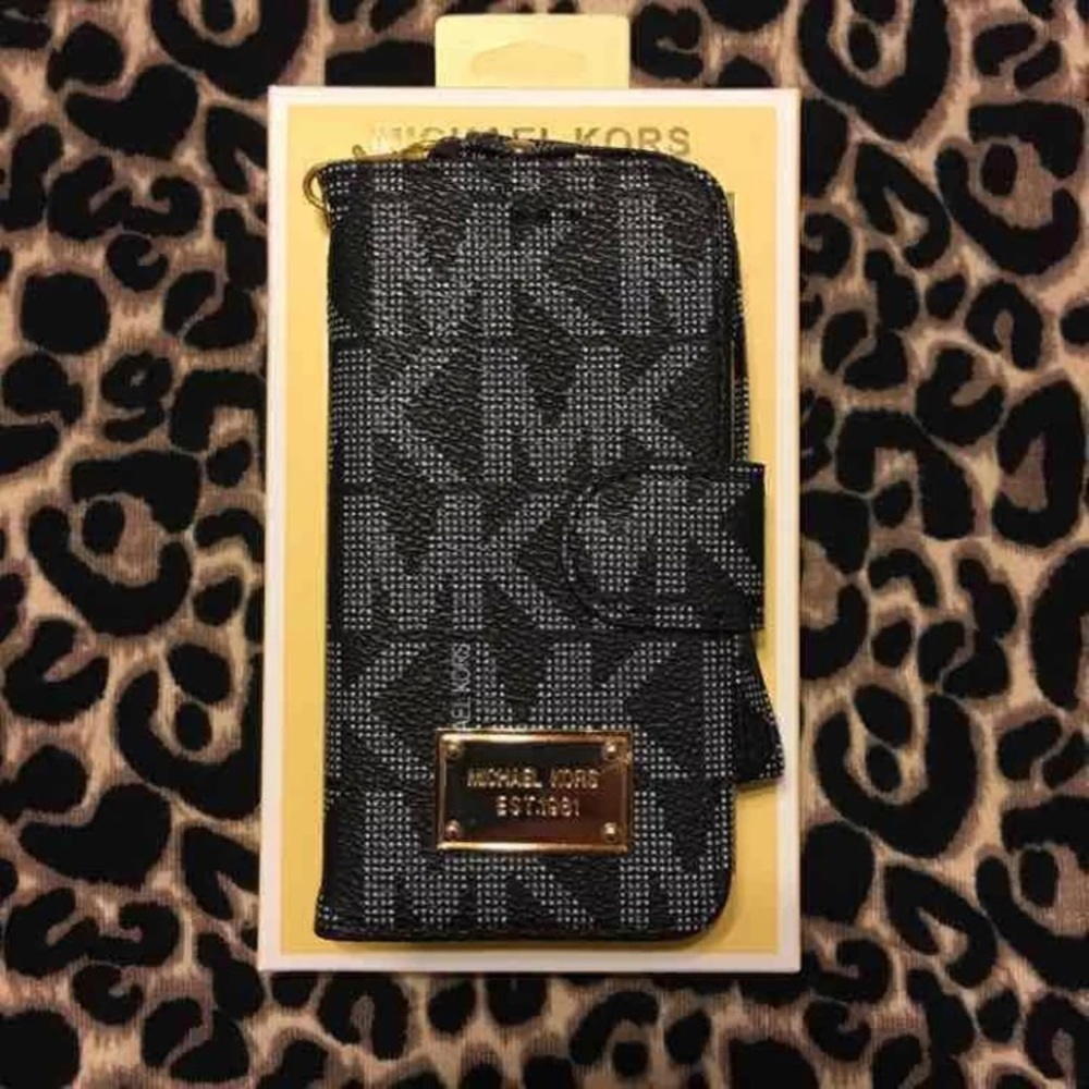 MK Black iPhone 7 Wallet Case