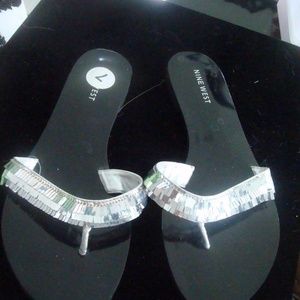 NINE WEST THONG SANDAL SHOES  NEW NEVER WORN