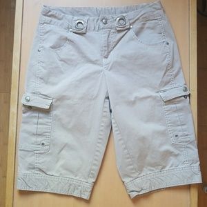 Athleta gray tan Kickit Bermuda cargo shorts 6