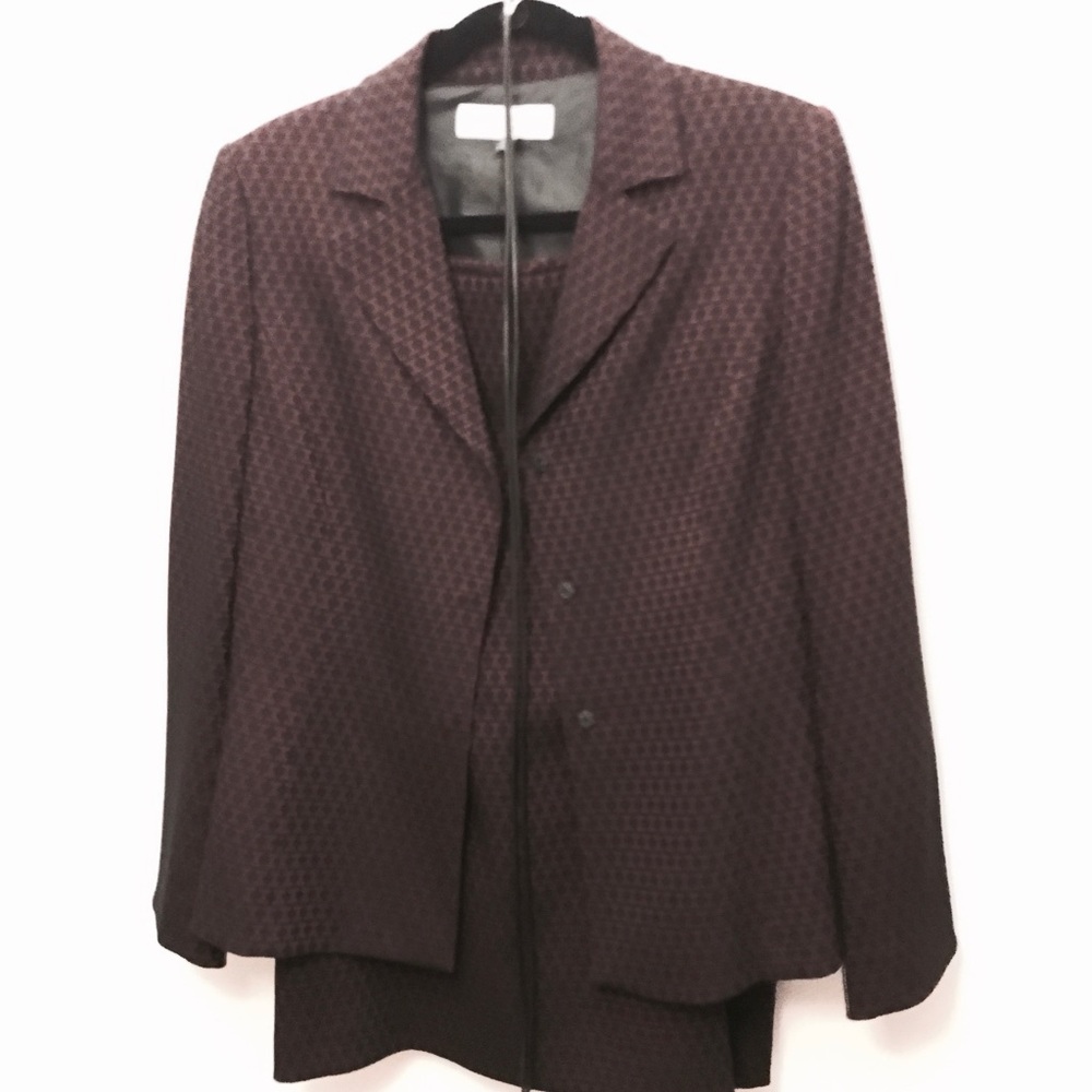 Tahari 2 piece suit