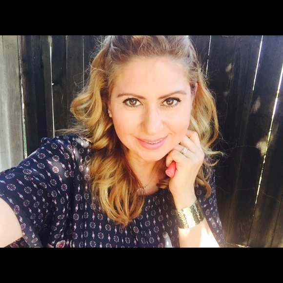 Meet your Posher, Sofia - Picture 2 of 8