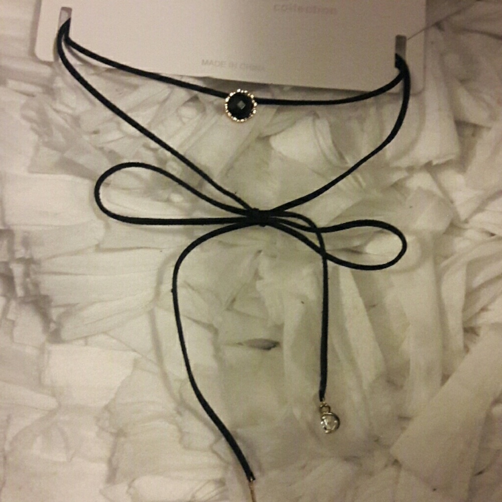 Chocker black  w/Gold hook