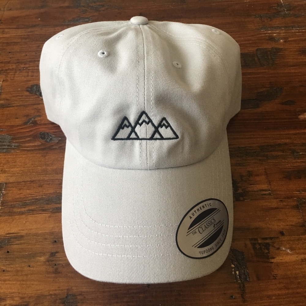 MOUNTAINS cap