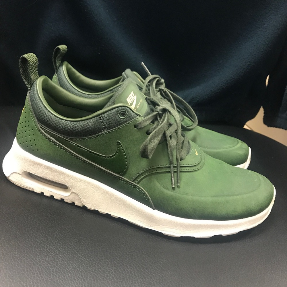 SOLD Nike Thea