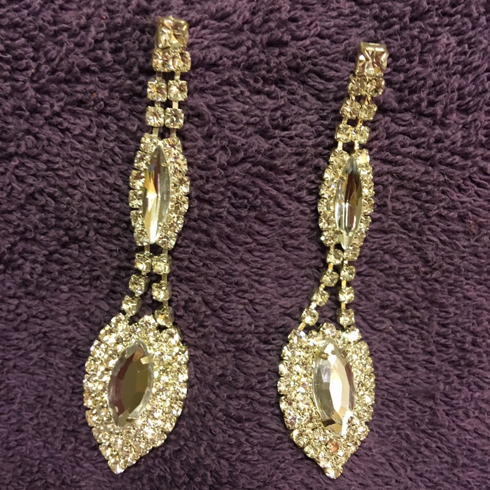 Dangling Zirconia Earrings