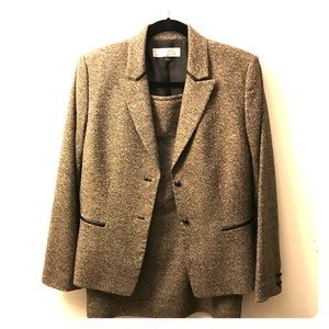 Woman's Tahari 2 piece suit