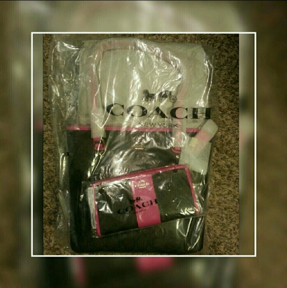 NWT Coach tote and matching wallet. - Picture 6 of 6