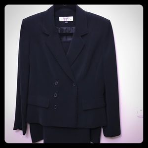 Tahari 2 piece suit