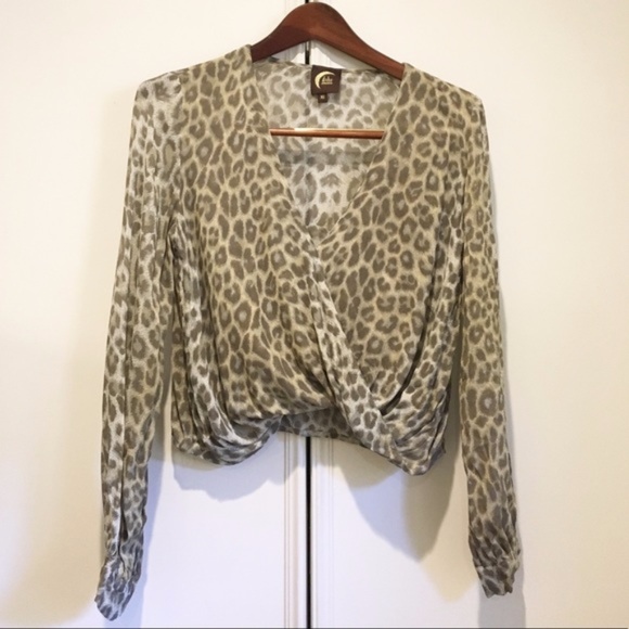 Anthropologie Tops - Revolve Twist Front Long Sleeve Leopard Top XS