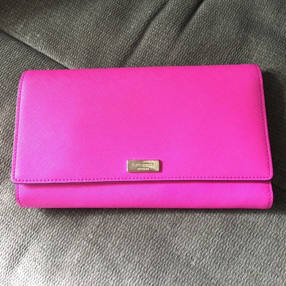 SOLD----AUTH. KATE SPADE Wallet