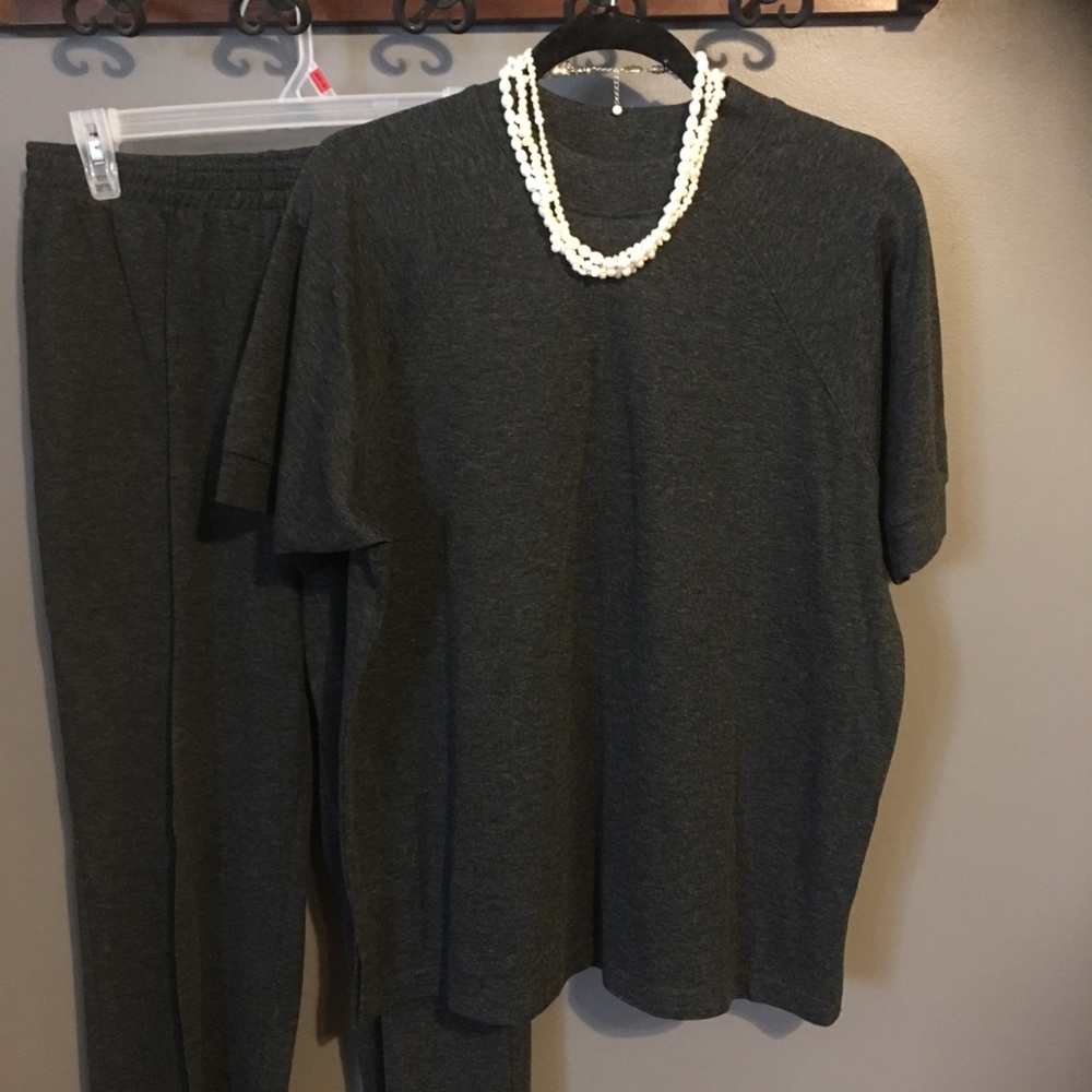 Casual matching pants and top-petite