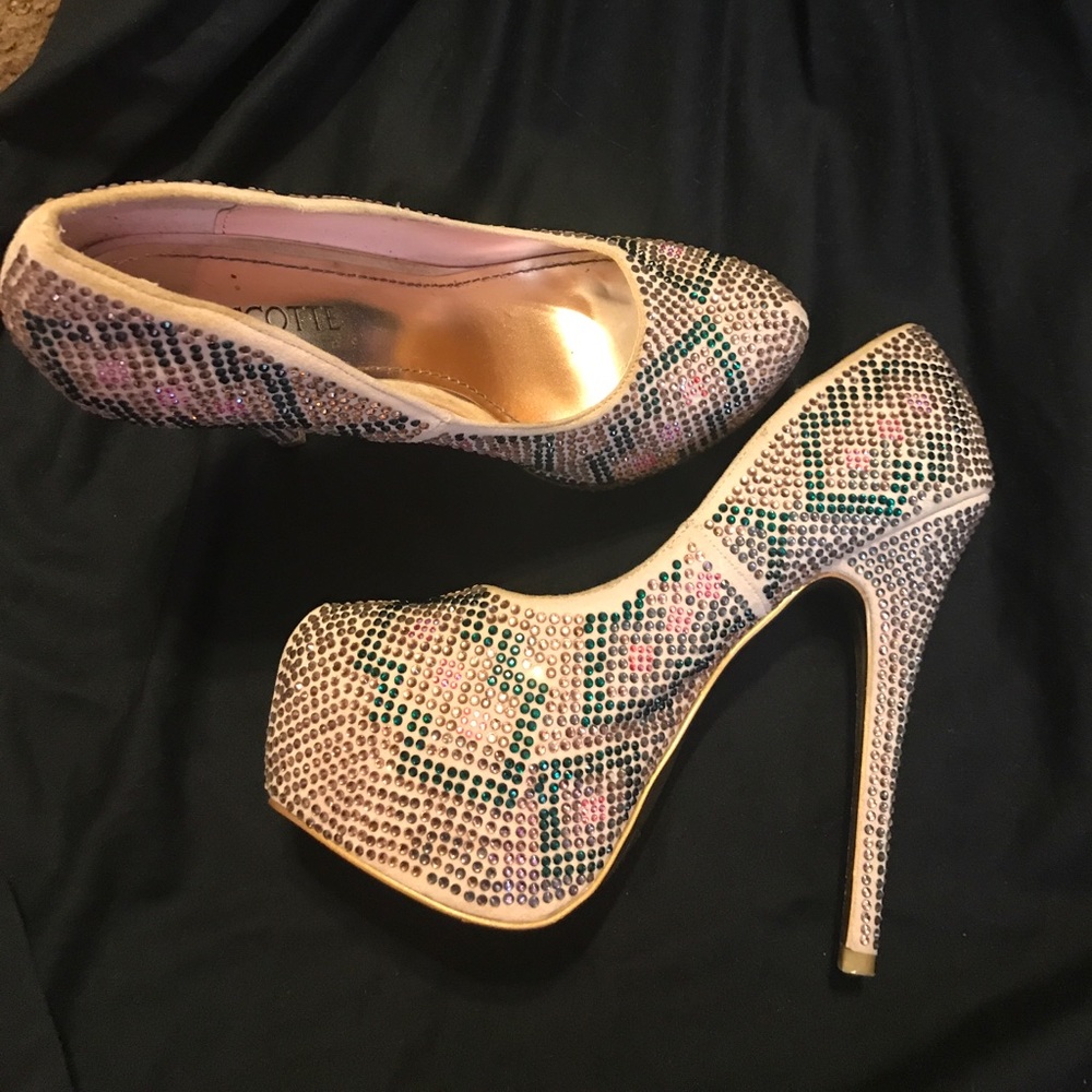 Mascotte Heels