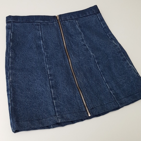 Brandy Melville Denim Zipper Skirt - Picture 4 of 4