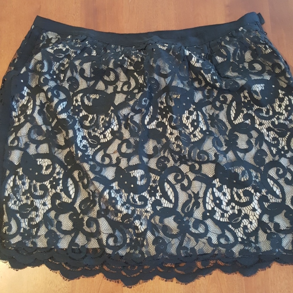 LOFT SKIRT. MAKE AN OFFER.