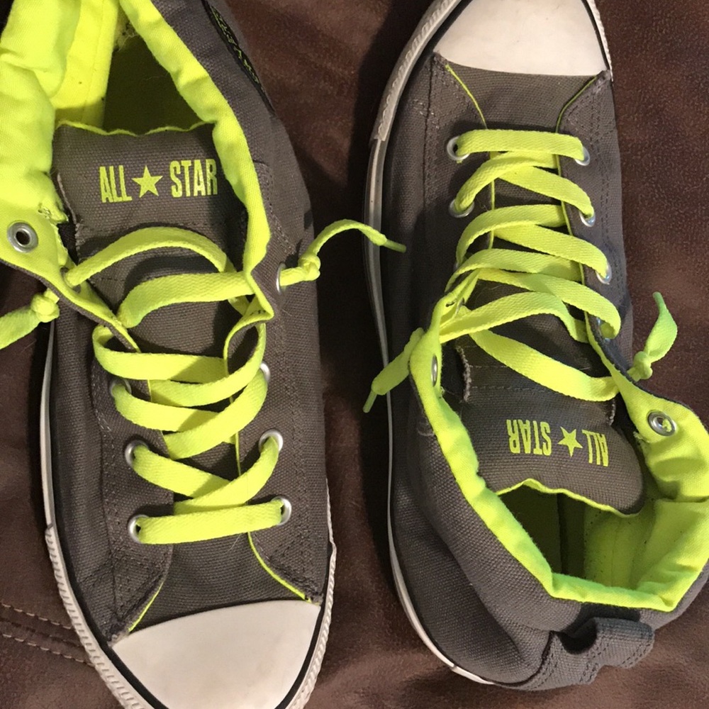 Mid-top converse