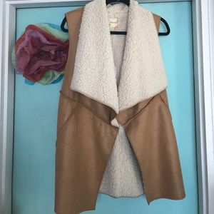 Super cute faux suede vest, sz L, never worn