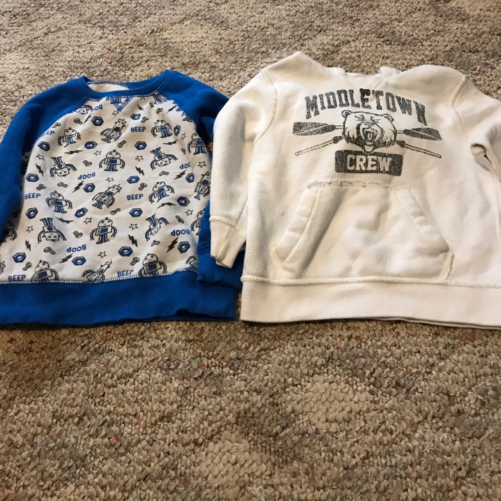 2 sweatshirts size 3T