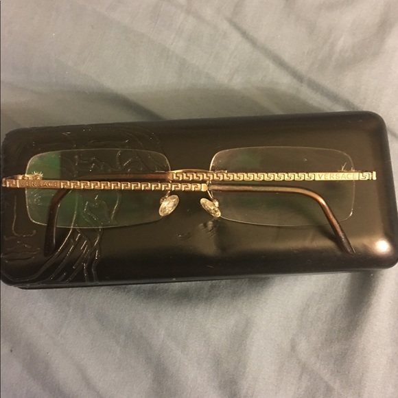 Authentic Versace glasses w/ case and custom cloth - Picture 4 of 7