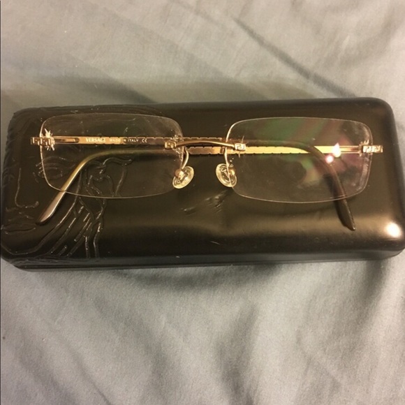 Authentic Versace glasses w/ case and custom cloth - Picture 6 of 7