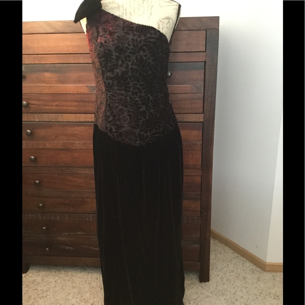 Cachet by Bari Protas Black Velvet Dress