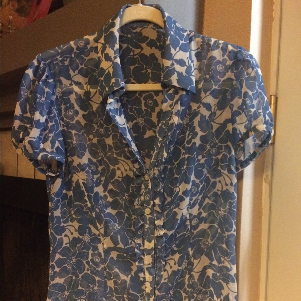 SALE 💗Limited Blue Flower Top