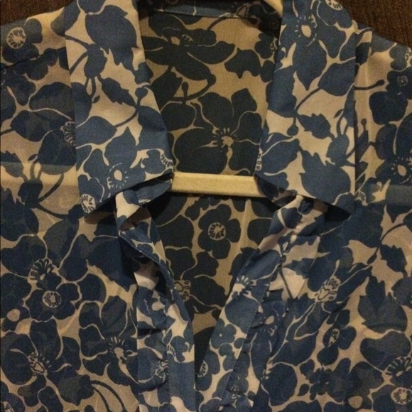 SALE 💗Limited Blue Flower Top - Picture 4 of 4