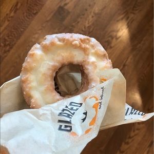 Meet your Posher, Ella