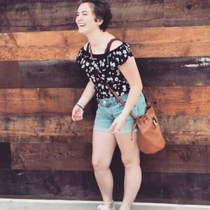Meet your Posher, Adrianna
